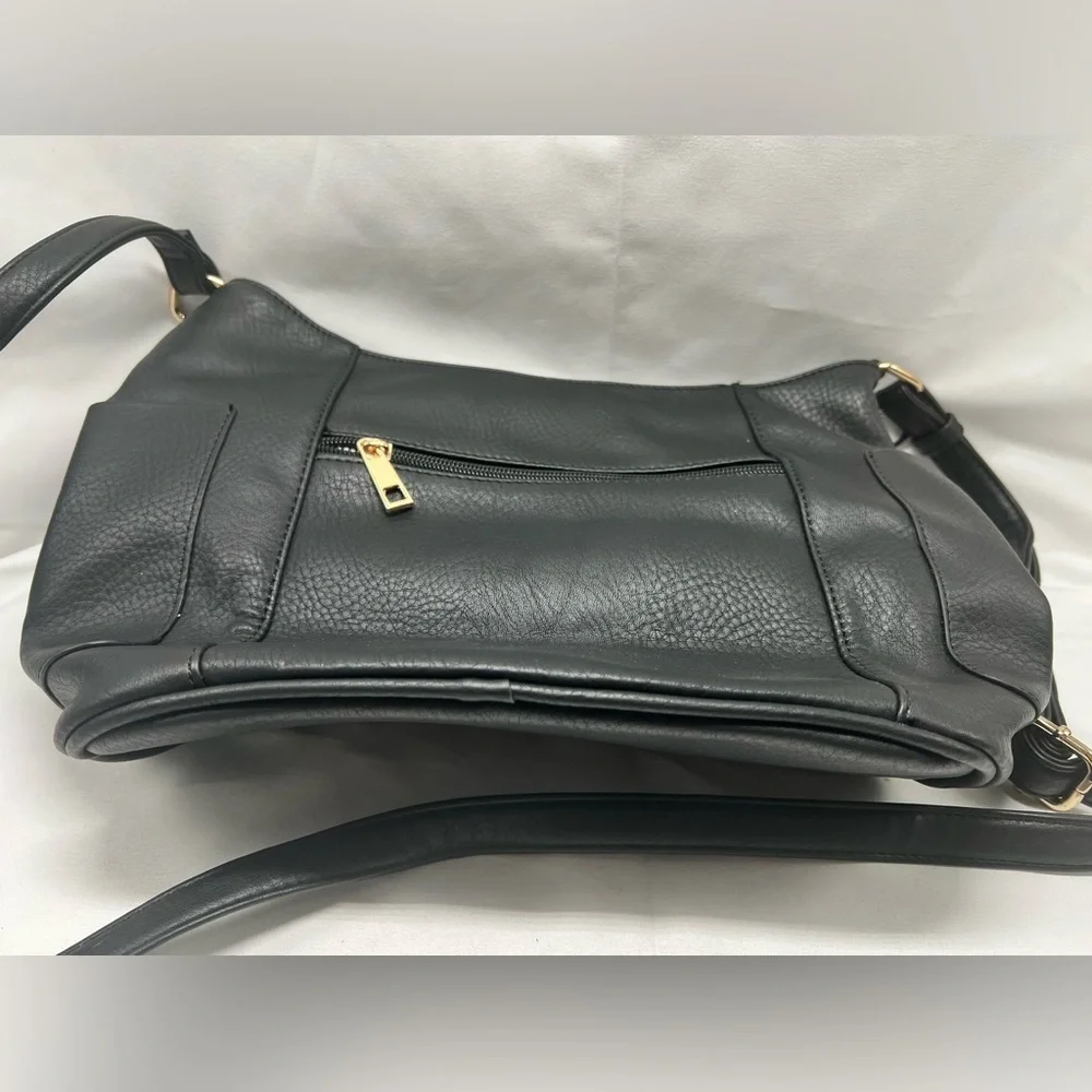 *DELUXITY LOS ANGELES* VEGAN LEATHER SOFT BLACK PURSE NWT (BP1)